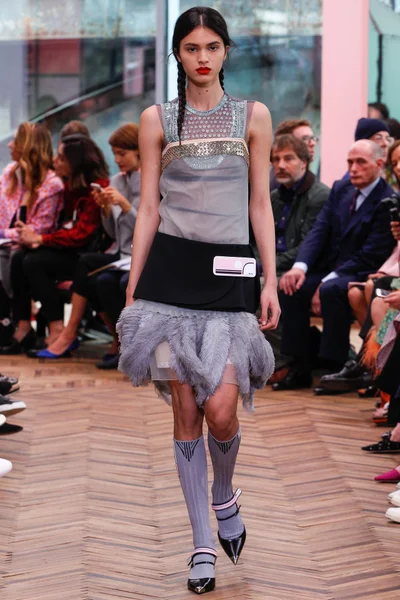 Look 19